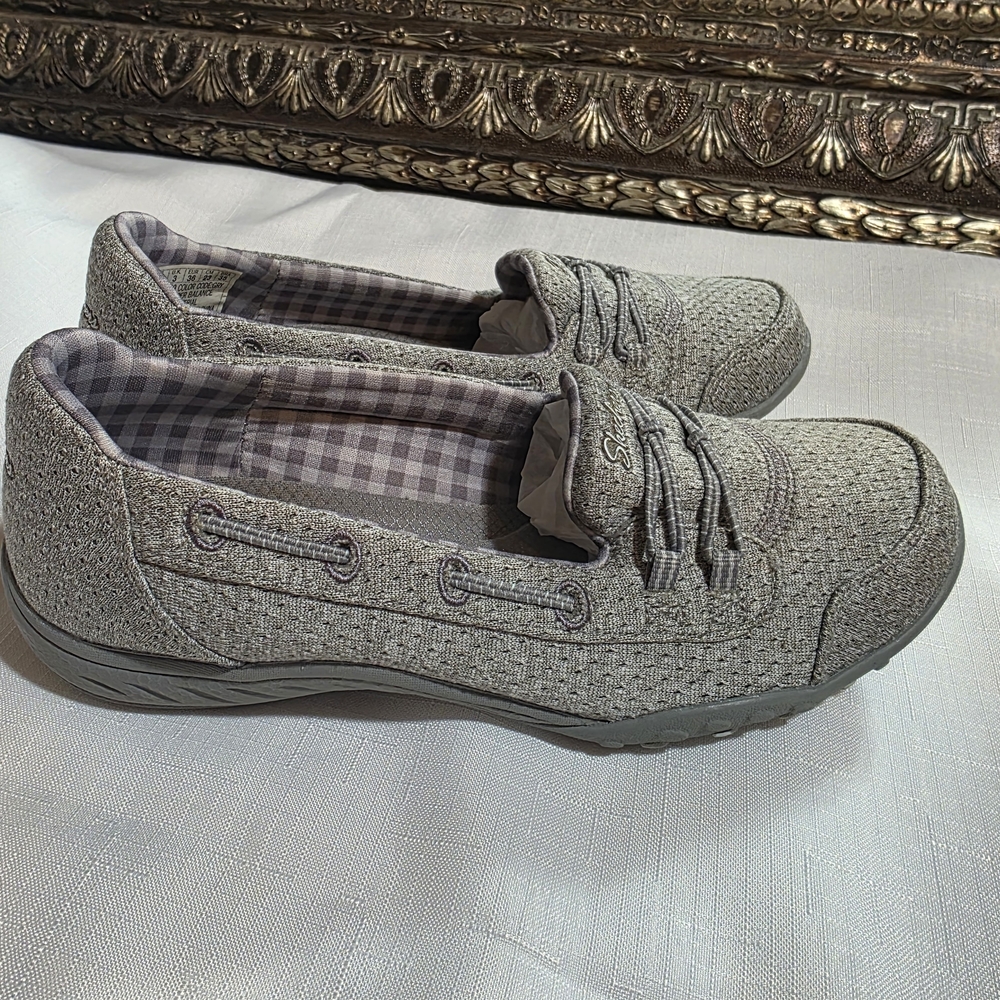 Skechers Gray Relaxed Fit Slip-Ons.  Sz 6 - Picture 2 of 8
